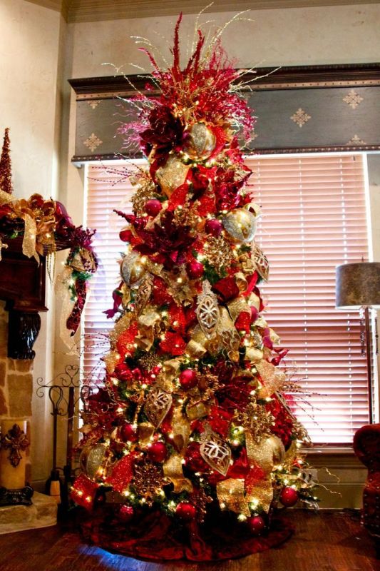 cool-red-christmas-tree-decorations