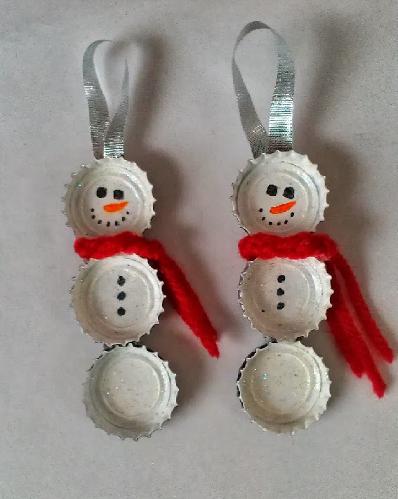 diy-christmas-bottle-cap-snowman-craft