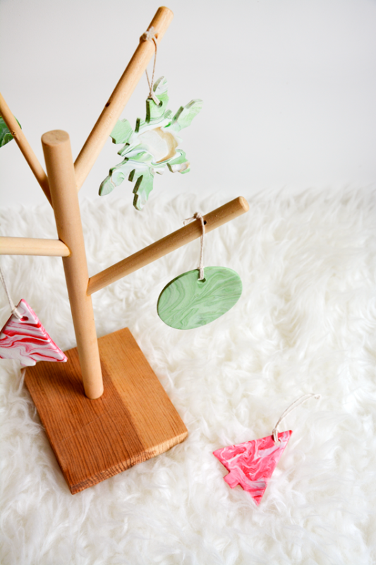 diy-marbled-clay-christmas-tree-ornaments