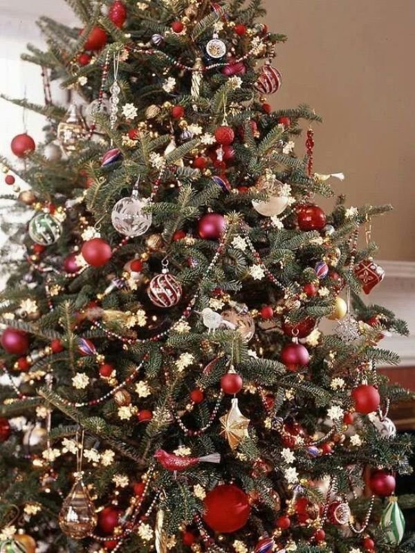 30 Astonishing Old Fashioned Christmas Tree Decorations Ideas - MagMent