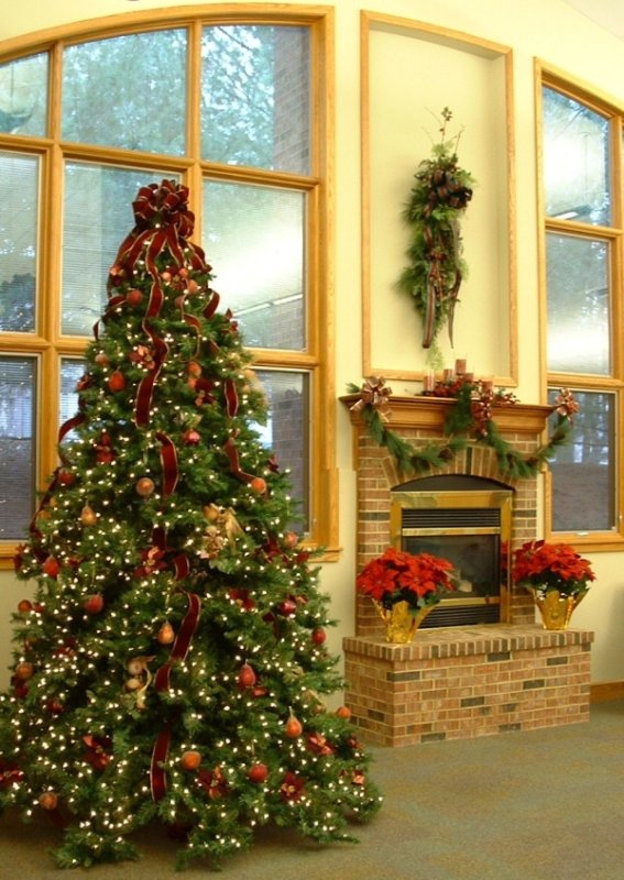 decoration-christmas-tree-with-red-ribbon
