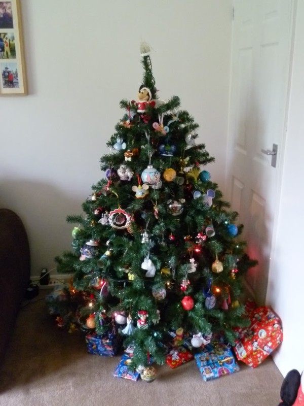 disney-christmas-tree-decorations