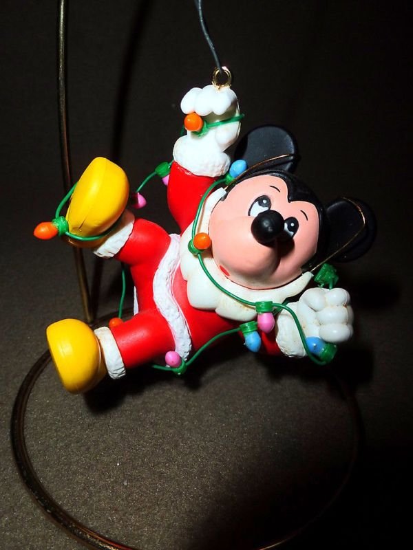 disney-mickey-mouse-christmas-ornament