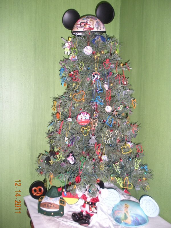 disney-themed-christmas-tree-2016