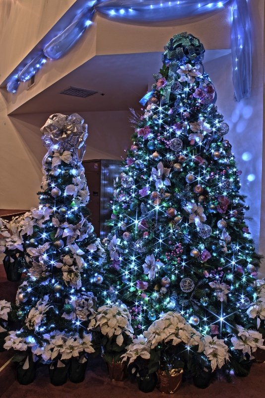 elegant-blue-christmas-tree-decorating-ideas