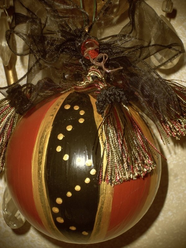 elegant-hand-painted-christmas-ornaments