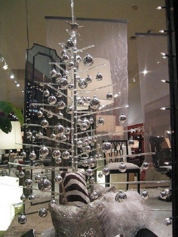 exciting-silver-and-white-christmas-tree-decorations
