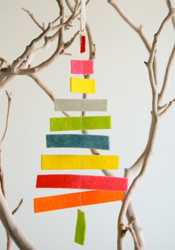felt-christmas-ornaments-and-tree