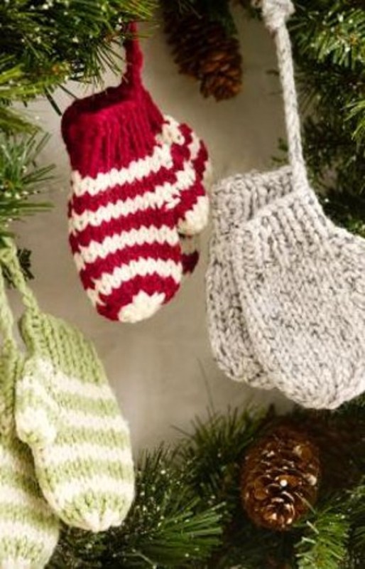 free-crochet-patterns-christmas-mitten-ornaments