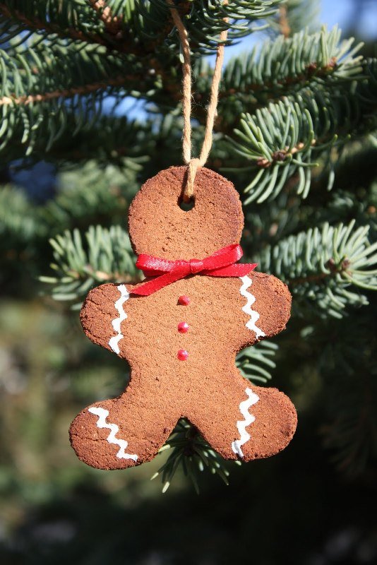 gingerbread-man-ornaments-applesauce-and-cinnamon-tree