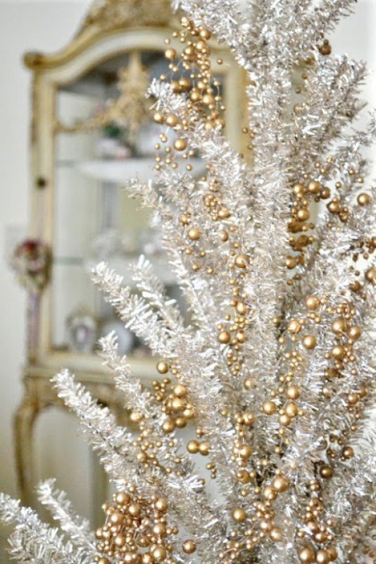 glam-christmas-tree-decorated