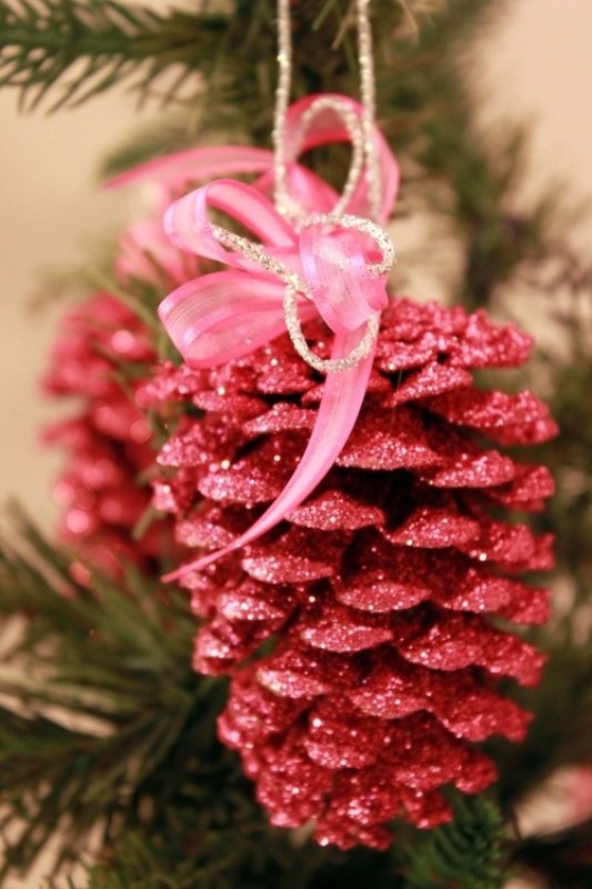 25 Beautiful Pinecone Christmas Ornaments Ideas - MagMent