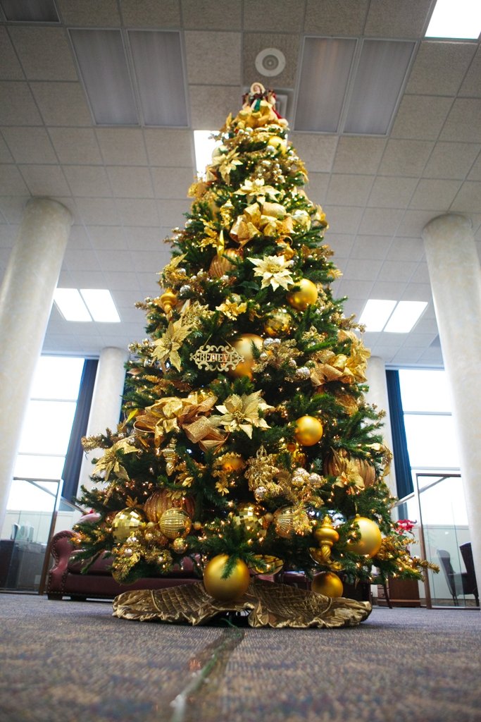 gold-christmas-tree-decorating-ideas-2016