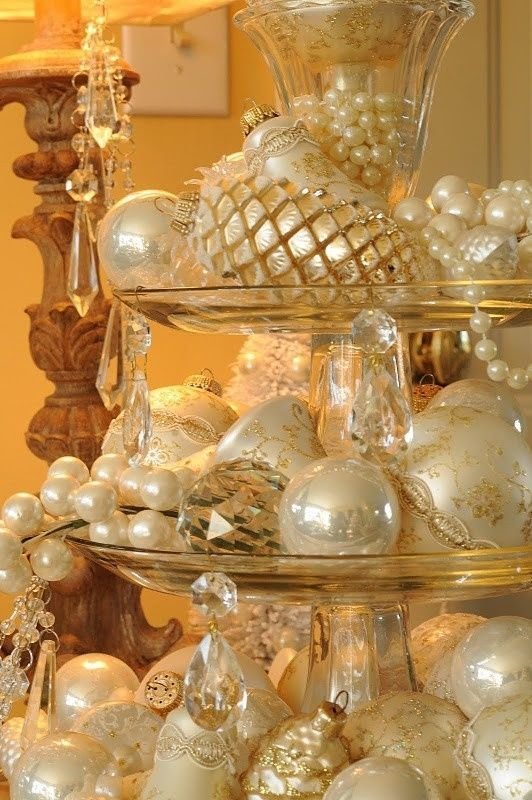 gold-and-silver-christmas-decorations