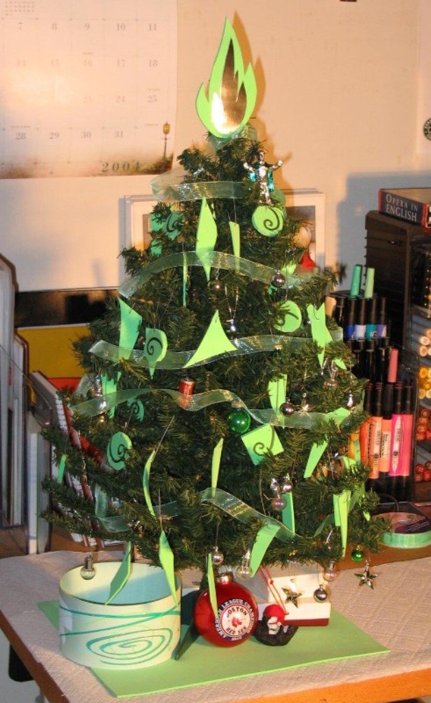 25 Eye Catching Green Christmas Tree Decorations Ideas - MagMent