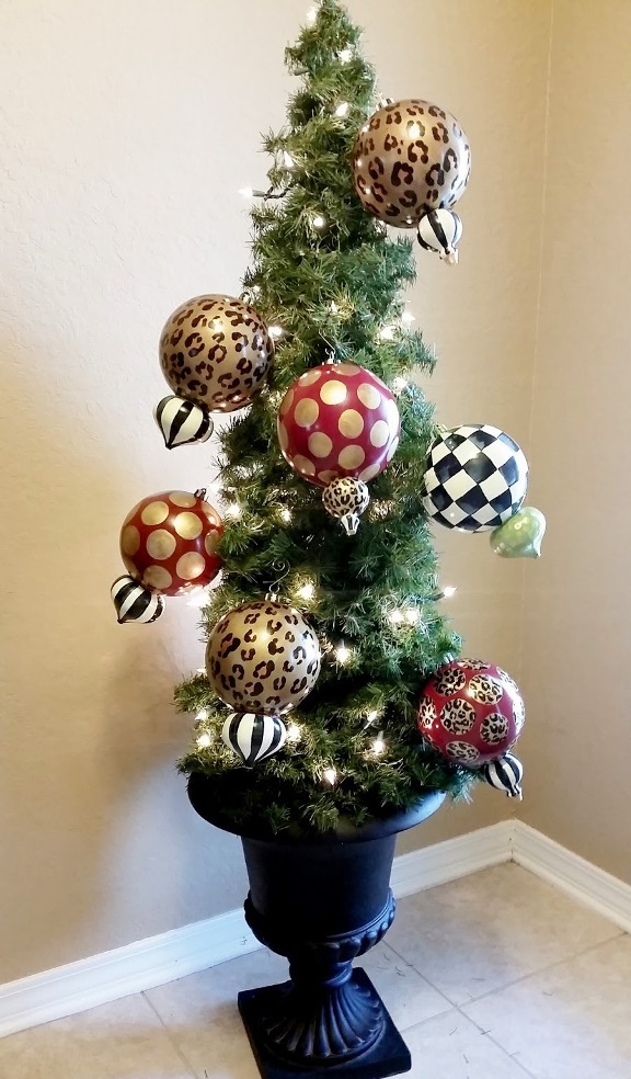 hand-painted-christmas-ornaments-black-and-white-checks