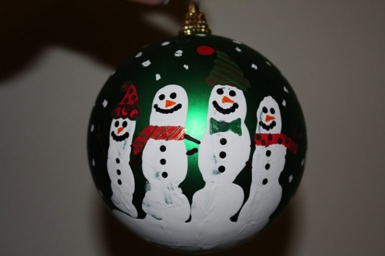 20 Awesome Handprint Christmas Ornaments Ideas - MagMent