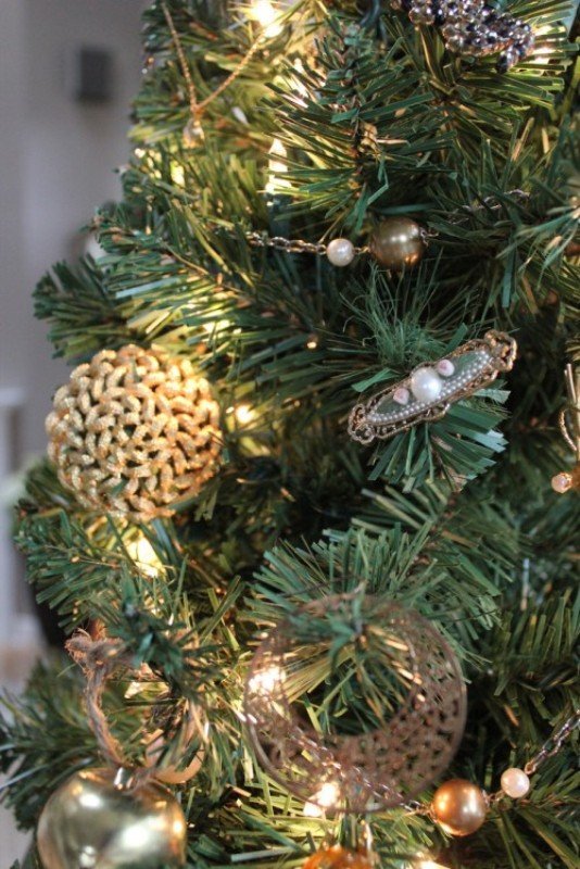 heirloom-jewelry-christmas-tree
