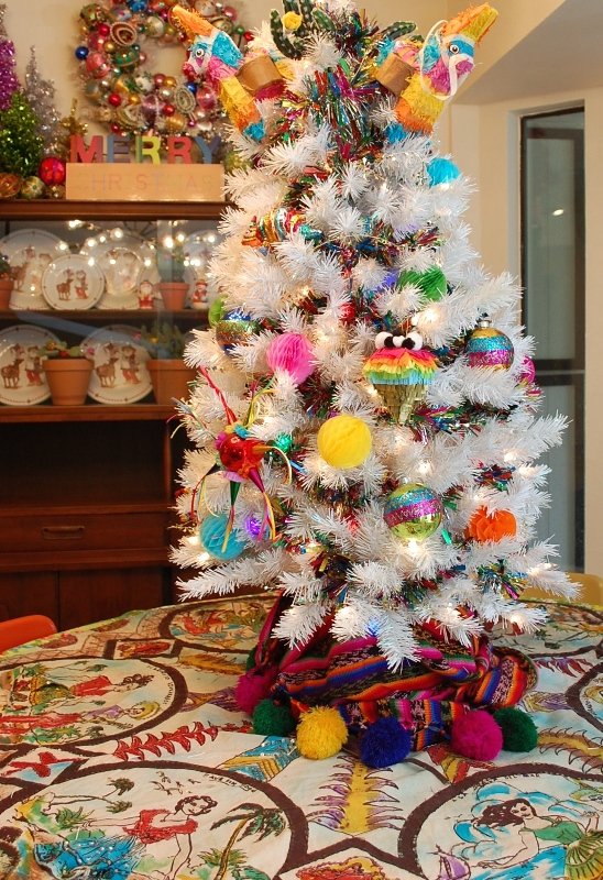 holiday-colorful-christmas-tree-decorations
