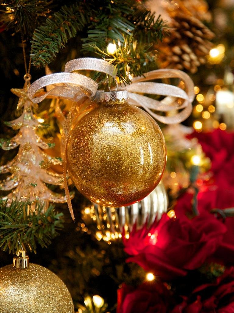 homemade-glass-ball-christmas-ornaments