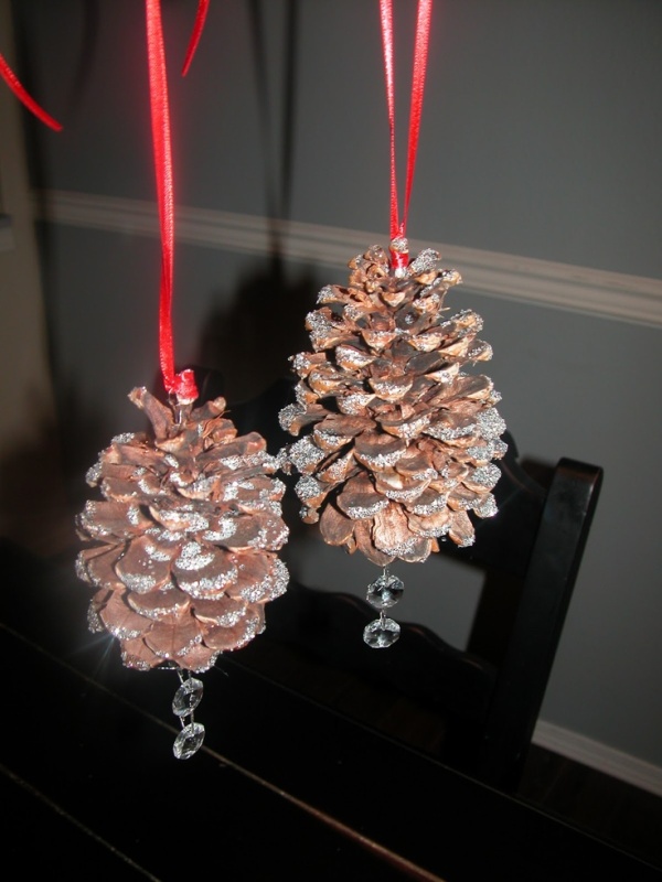 homemade-pine-cone-christmas-ornaments