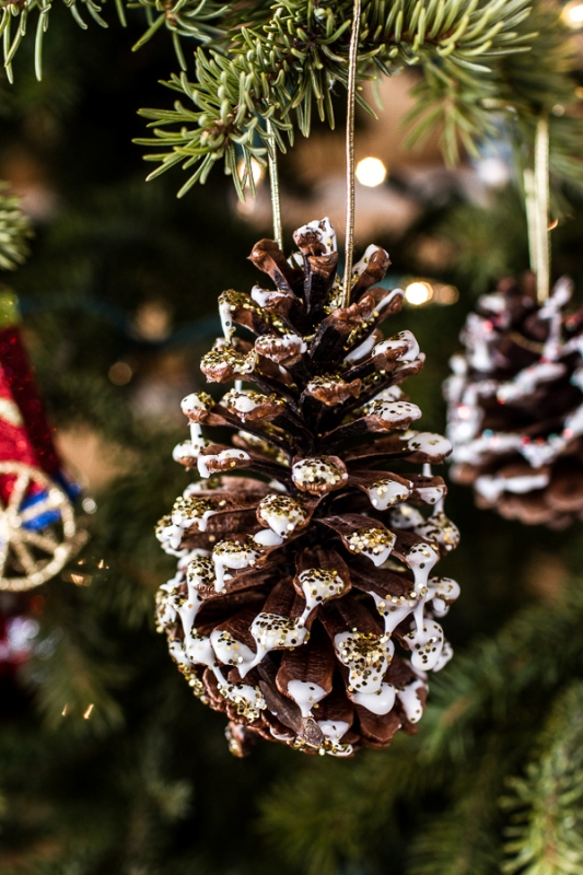 homemade-pine-cone-christmas-tree-ornaments