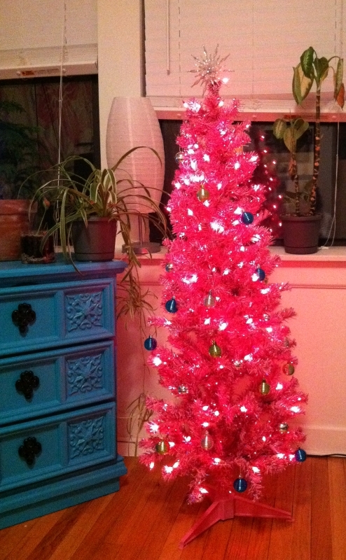 hot-pink-christmas-tree-decorations