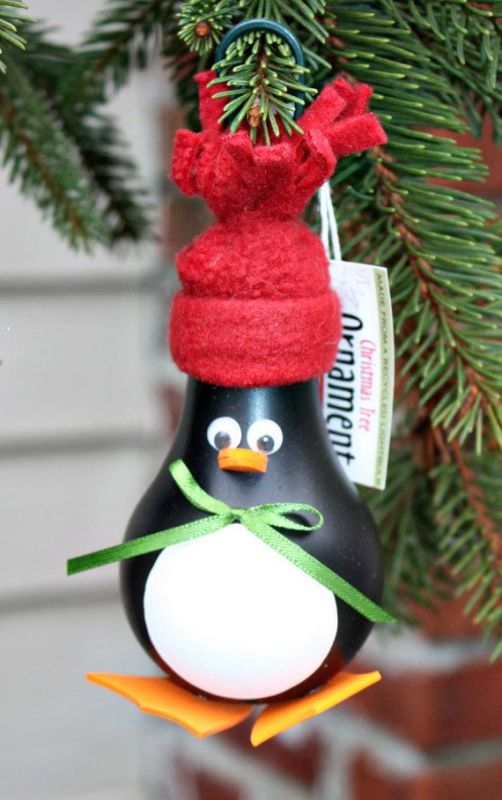 light-bulb-penguin-christmas-ornament-made-from