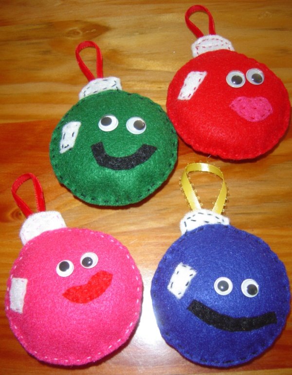 make-felt-christmas-ornaments