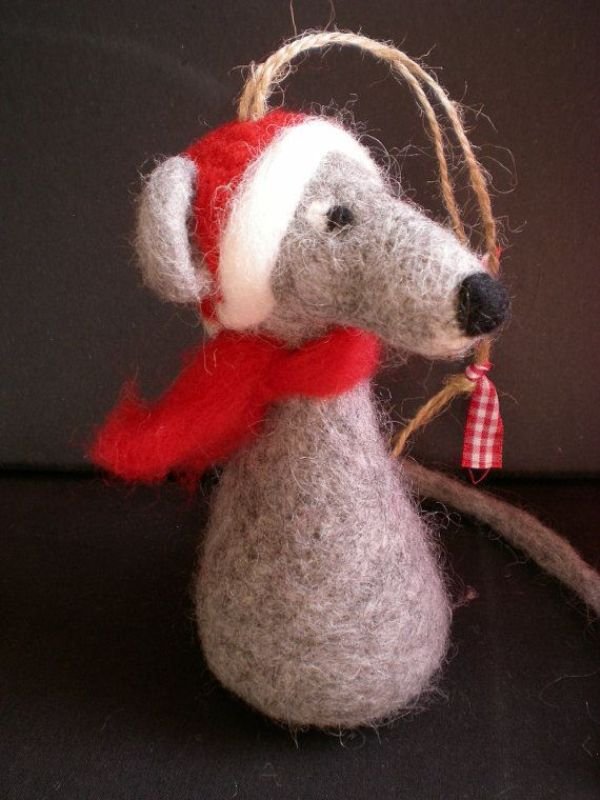 needle-felted-christmas-mouse-ornament