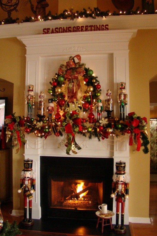 nutcracker-christmas-mantle