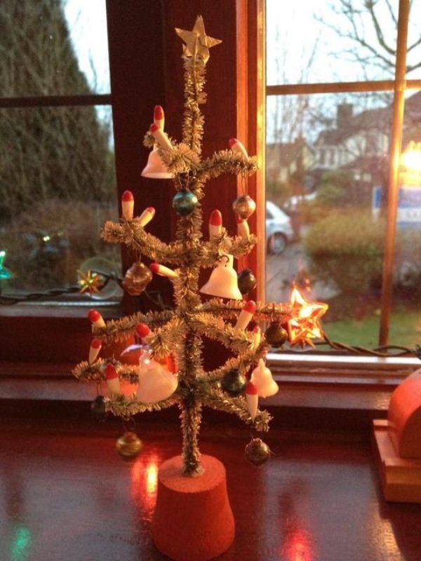 old-fashioned-christmas-tree-ornaments