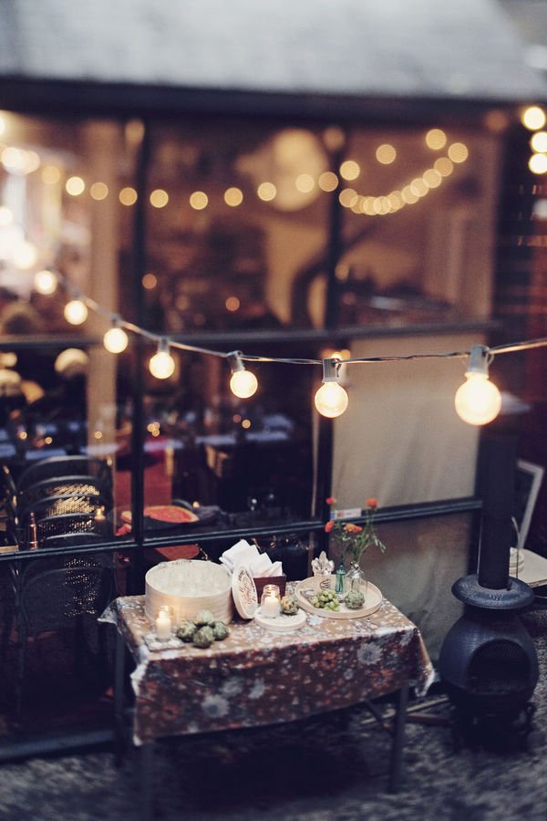 outdoor-cafe-string-lights