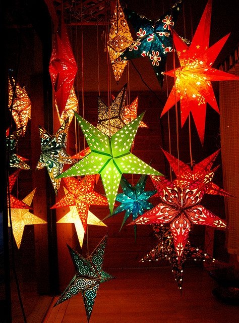 paper-star-lanterns-with-lights