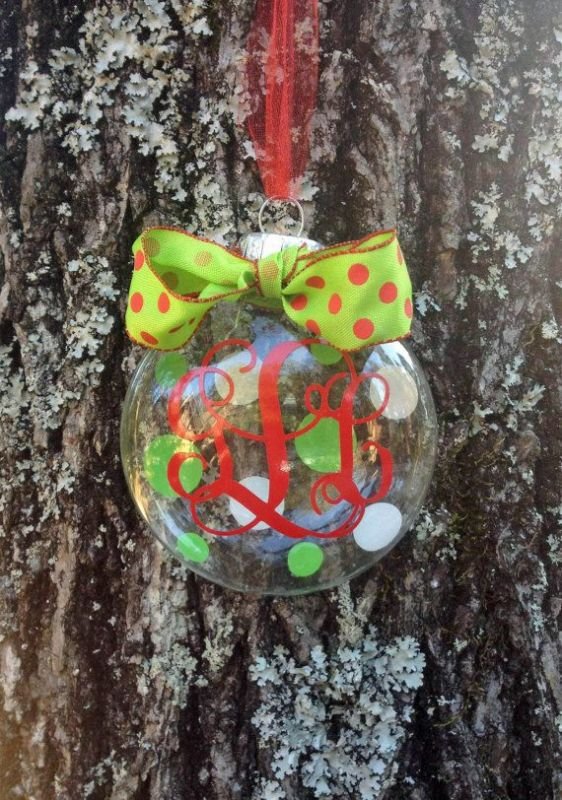 personalized-christmas-ornaments-with-vinyl