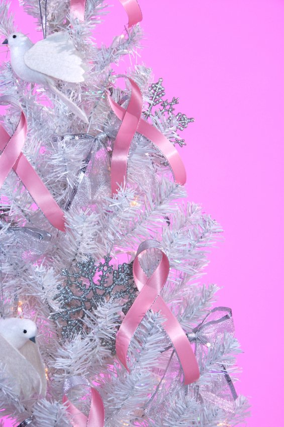 pink-christmas-tree-decorations