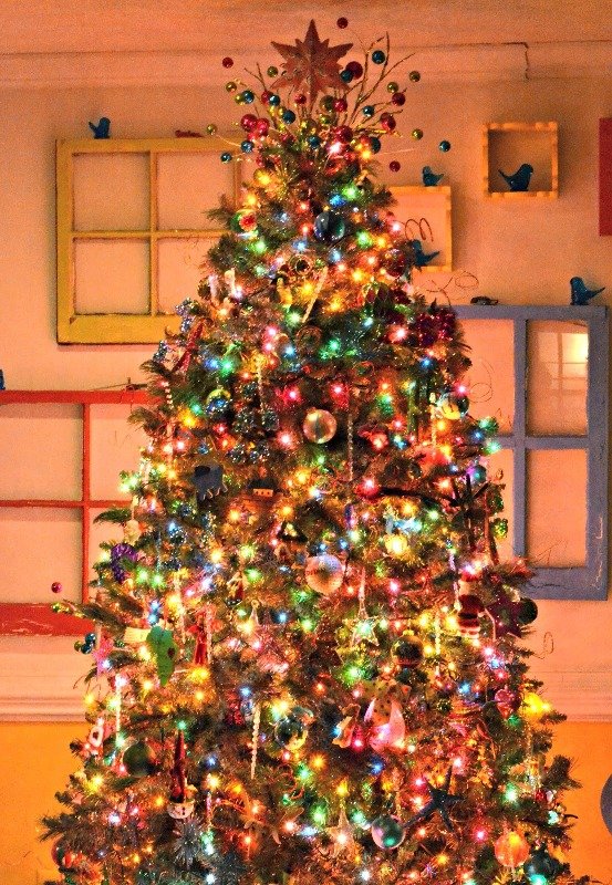 pretty-christmas-tree-even-when-the-kids-decorate-it