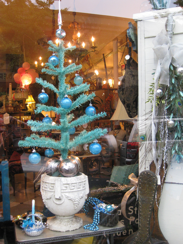 real-turquoise-and-silver-christmas-tree