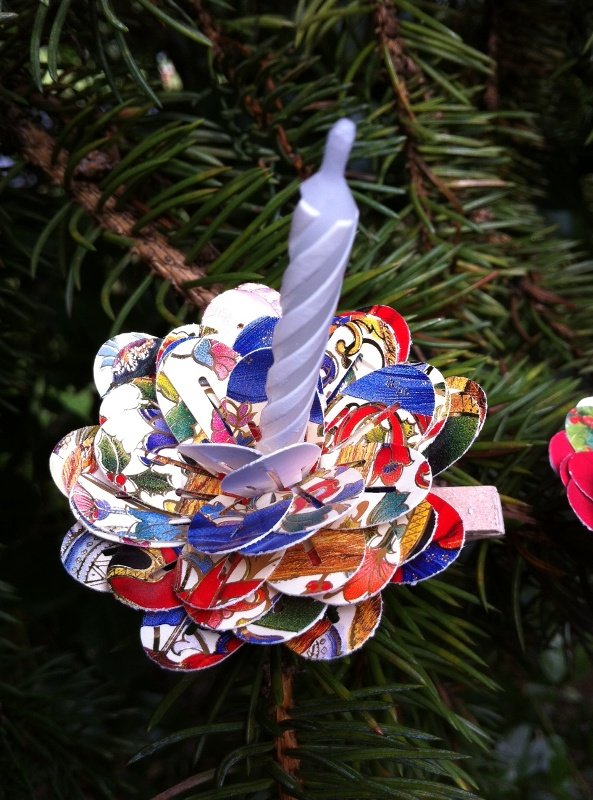 recycled-christmas-card-tree-ornaments