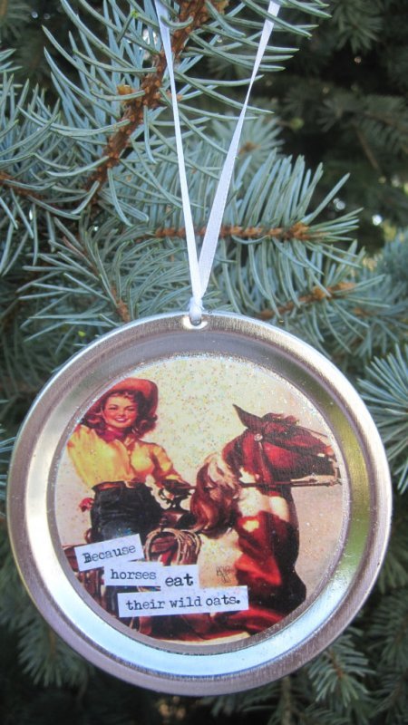 recycled-lid-christmas-ornaments