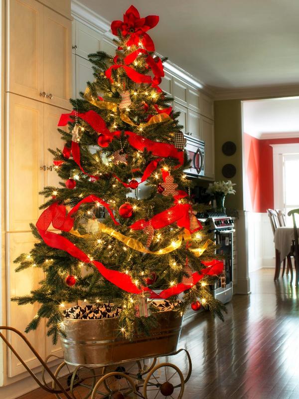 red-christmas-tree-decorations-ideas