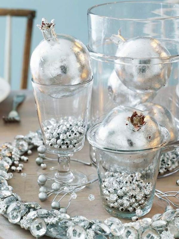 silver-christmas-table-centerpiece