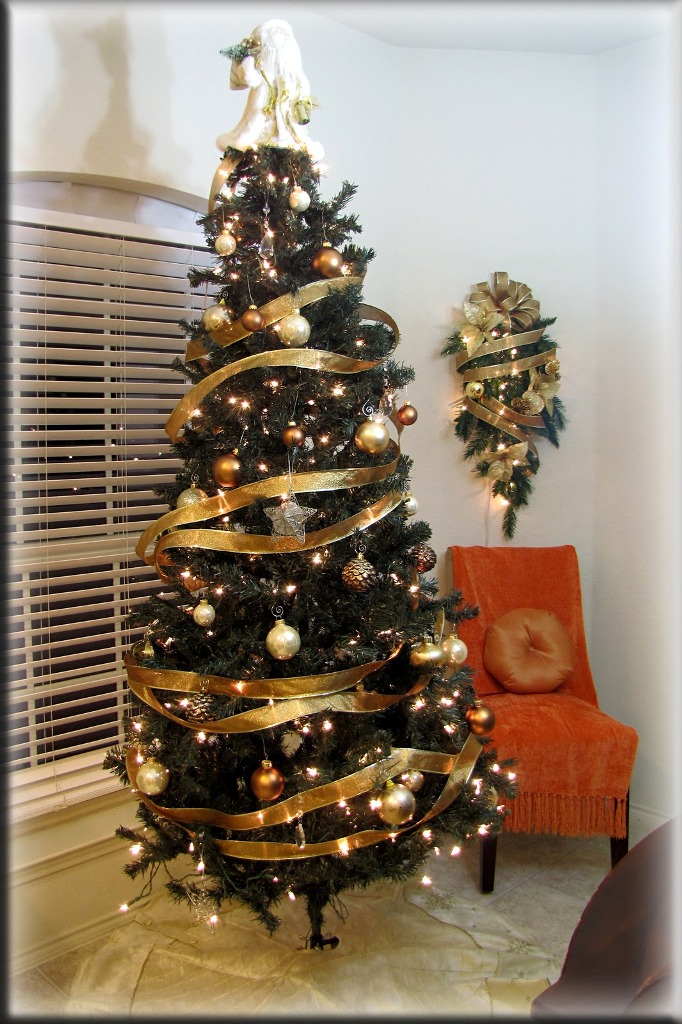 slim-christmas-tree-decorating-ideas-2016