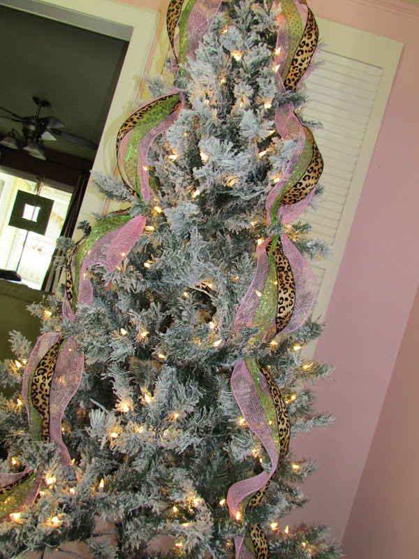 slim-christmas-tree-decorating-ideas