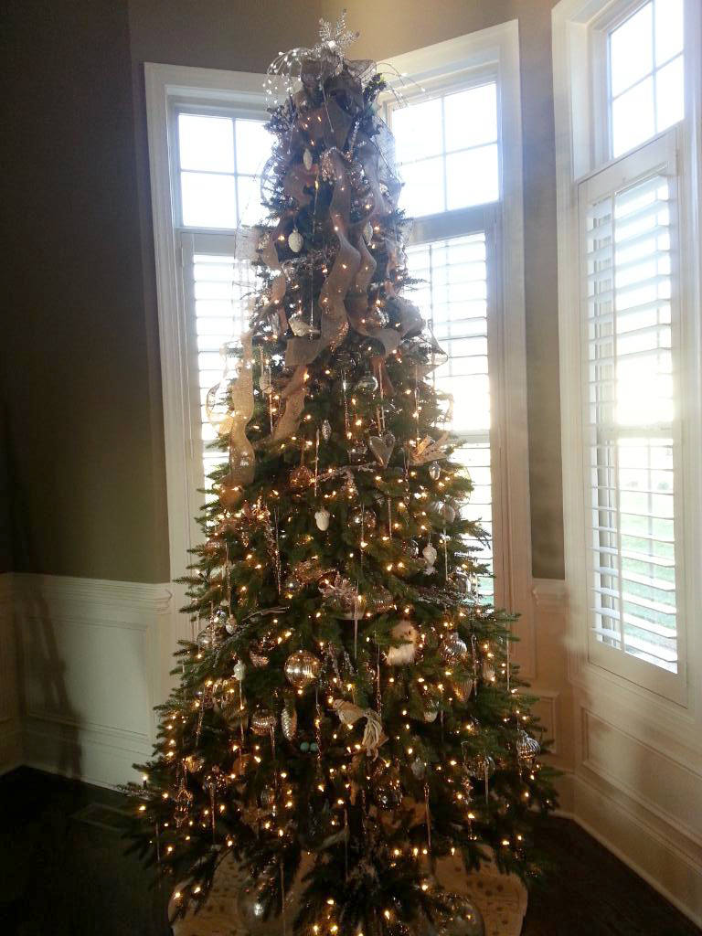 slim-christmas-tree-decorations-ideas