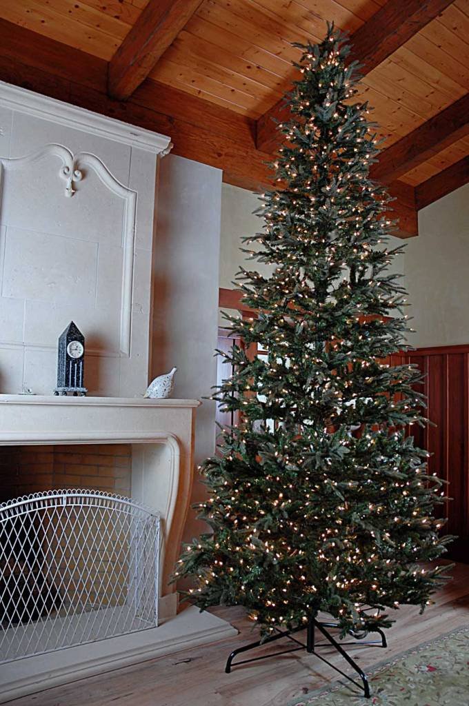 25 Awesome Slim Christmas Tree Decorations Ideas MagMent