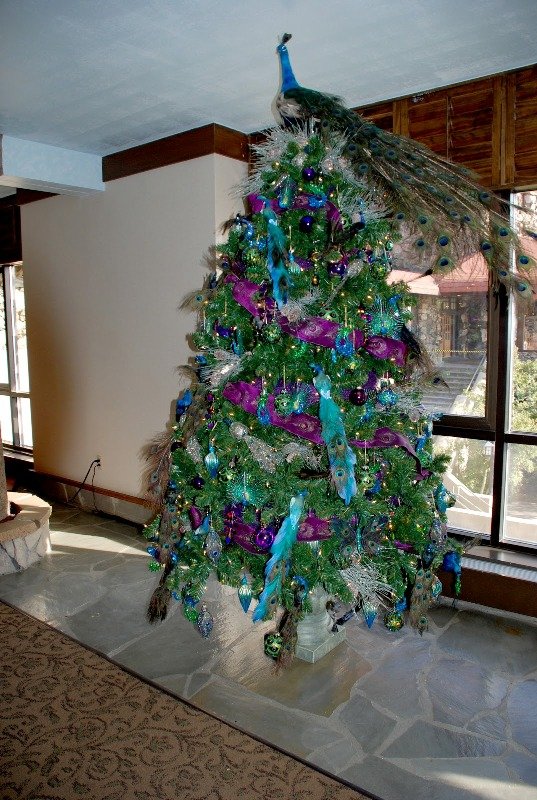 stunning-peacock-christmas-tree-ideas