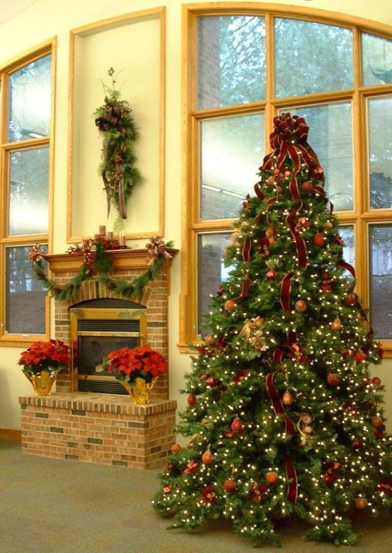 traditional-christmas-tree-decorating-ideas