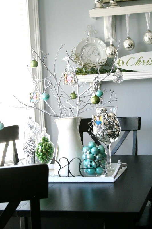 turquoise-and-silver-christmas-table-decor
