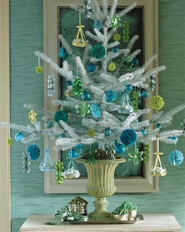 unique-and-simple-small-size-christmas-tree-decorating-ideas